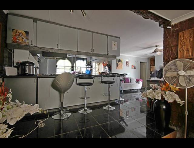 4 BEDROOM HOUSE FOR SALE IN HEUWELOORD